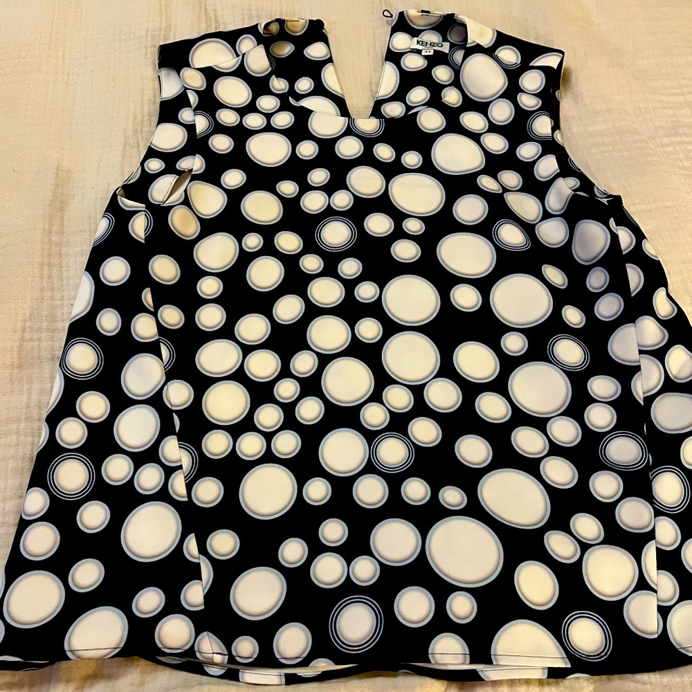 Women’s sleeveless blouse
